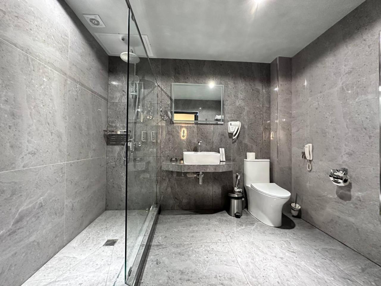 Husma Hotel & Spa Tasjkent Exteriör bild