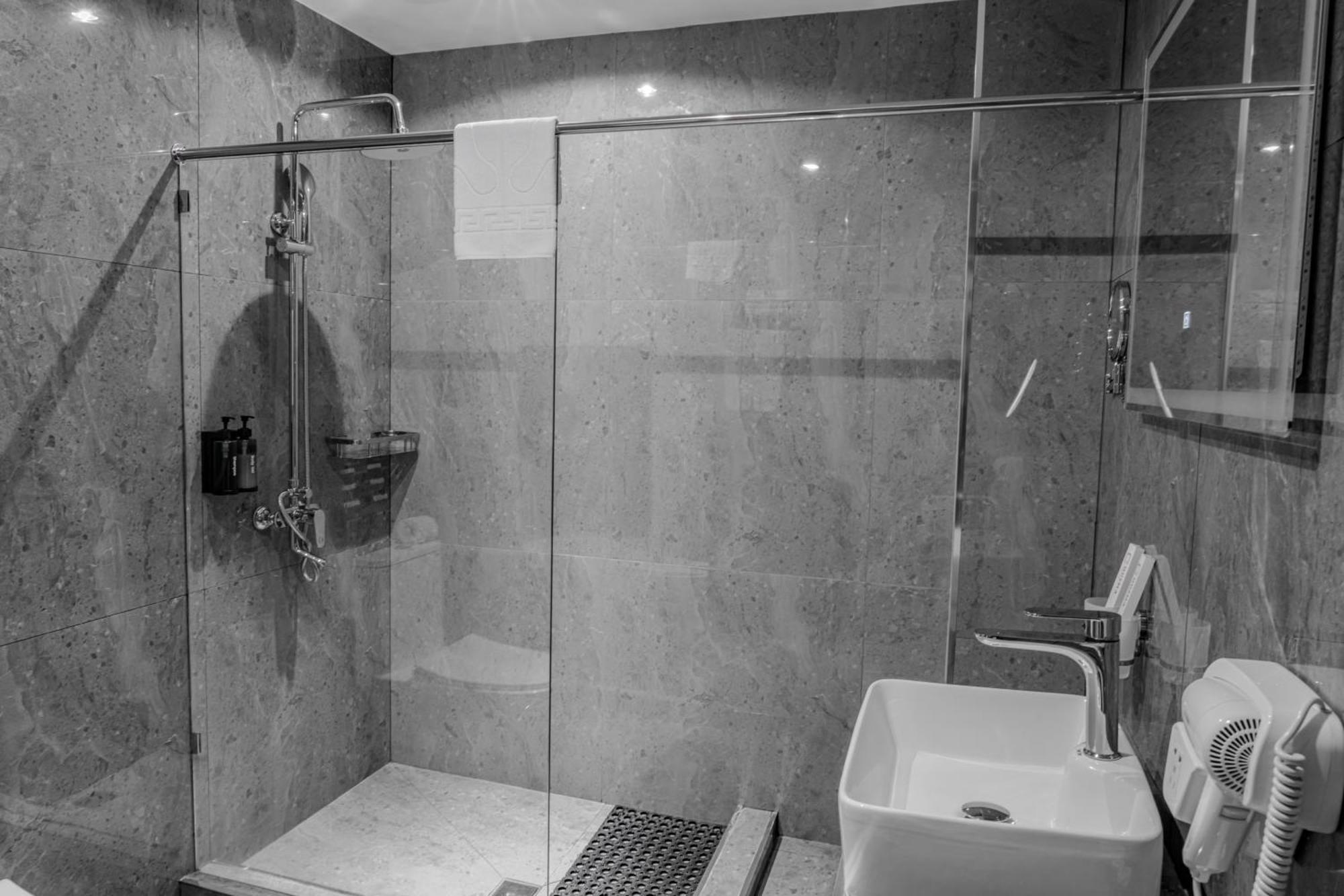 Husma Hotel & Spa Tasjkent Exteriör bild